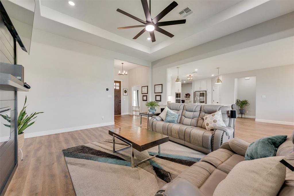 1044 Encino Court Wills Point, TX 75169 - Photo 4 of 36