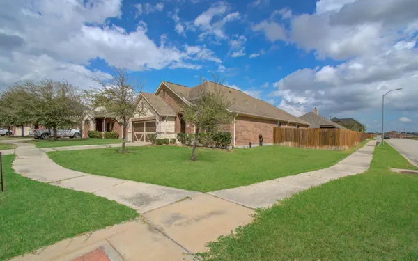a view of a house with a big yard