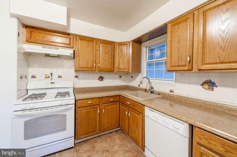 5209 Richenbacher Avenue Alexandria, VA 22304 - Photo 8 of 30 Kitchen