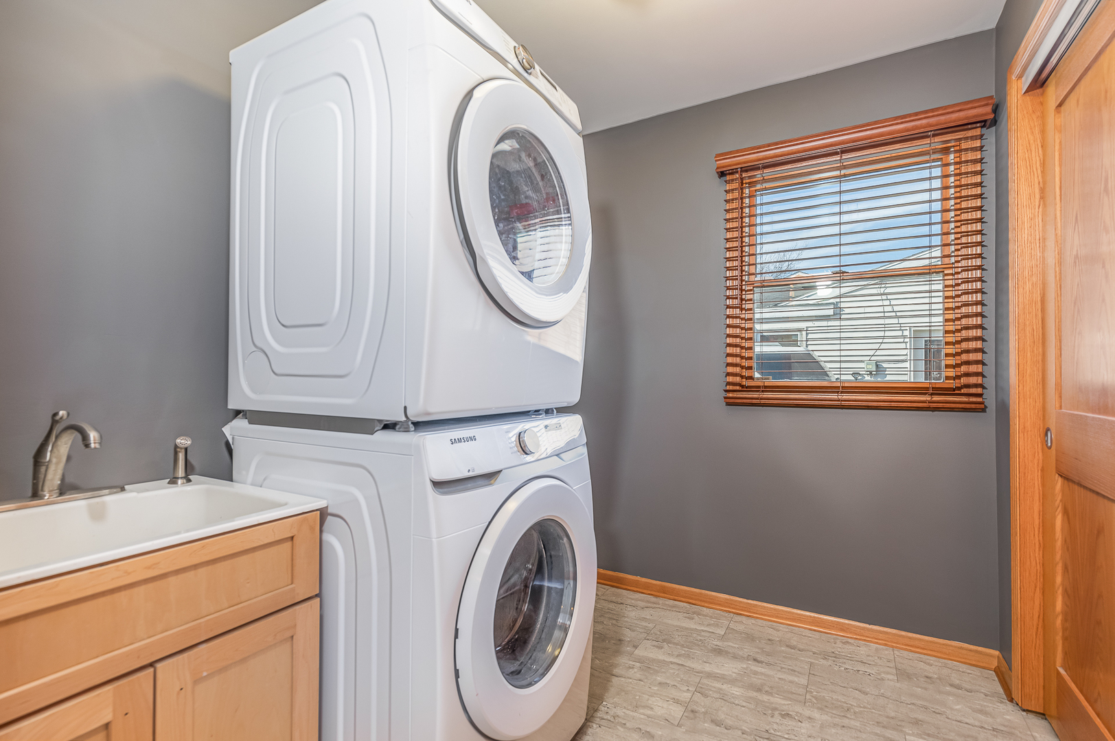 181 Queenswood Road Bolingbrook, IL 60440 - Photo 19 of 46 a utility room with dryer and washer