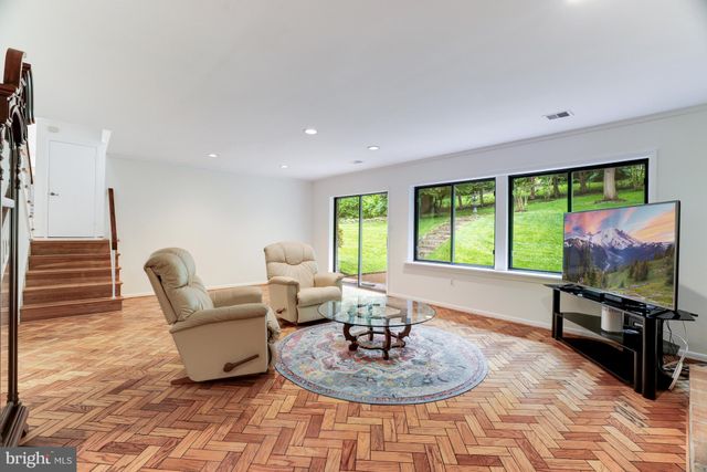 $1,525,000 | 7321 Hooking Road, McLean, VA 22101