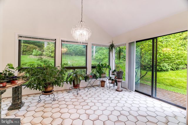 $1,525,000 | 7321 Hooking Road, McLean, VA 22101