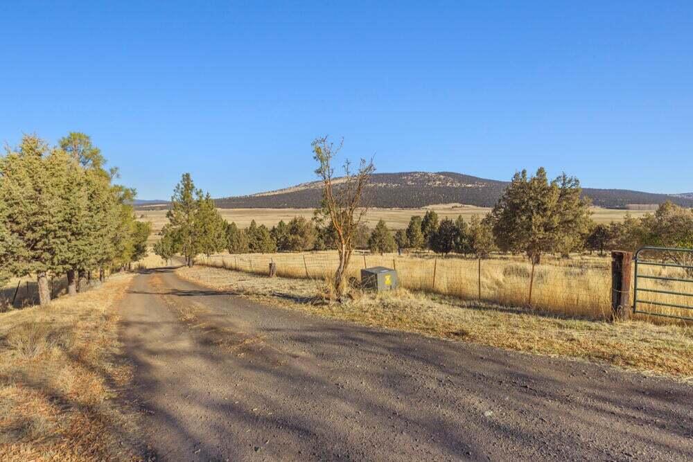 17550 South Poe Valley Road Klamath Falls, OR 97603 - Photo 53 of 59 a view of backyard of a house