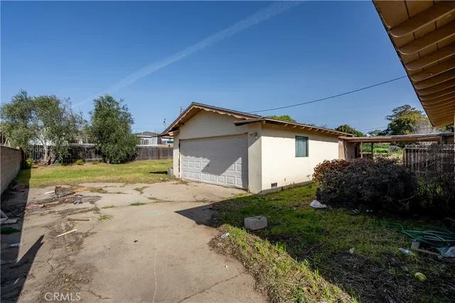 a view of a house with a back yard