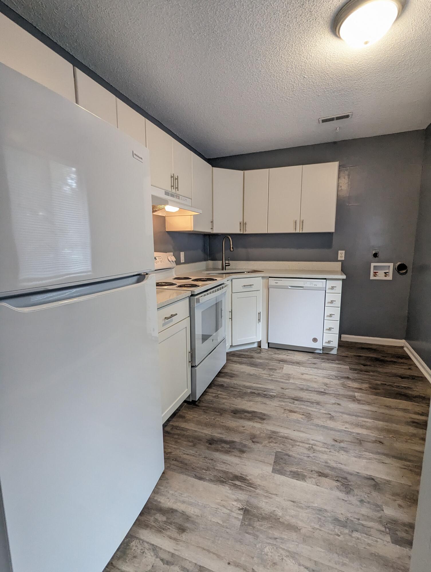 4370 Great Oak Drive North Charleston, SC 29418 - Photo 5 of 24 Kitchen