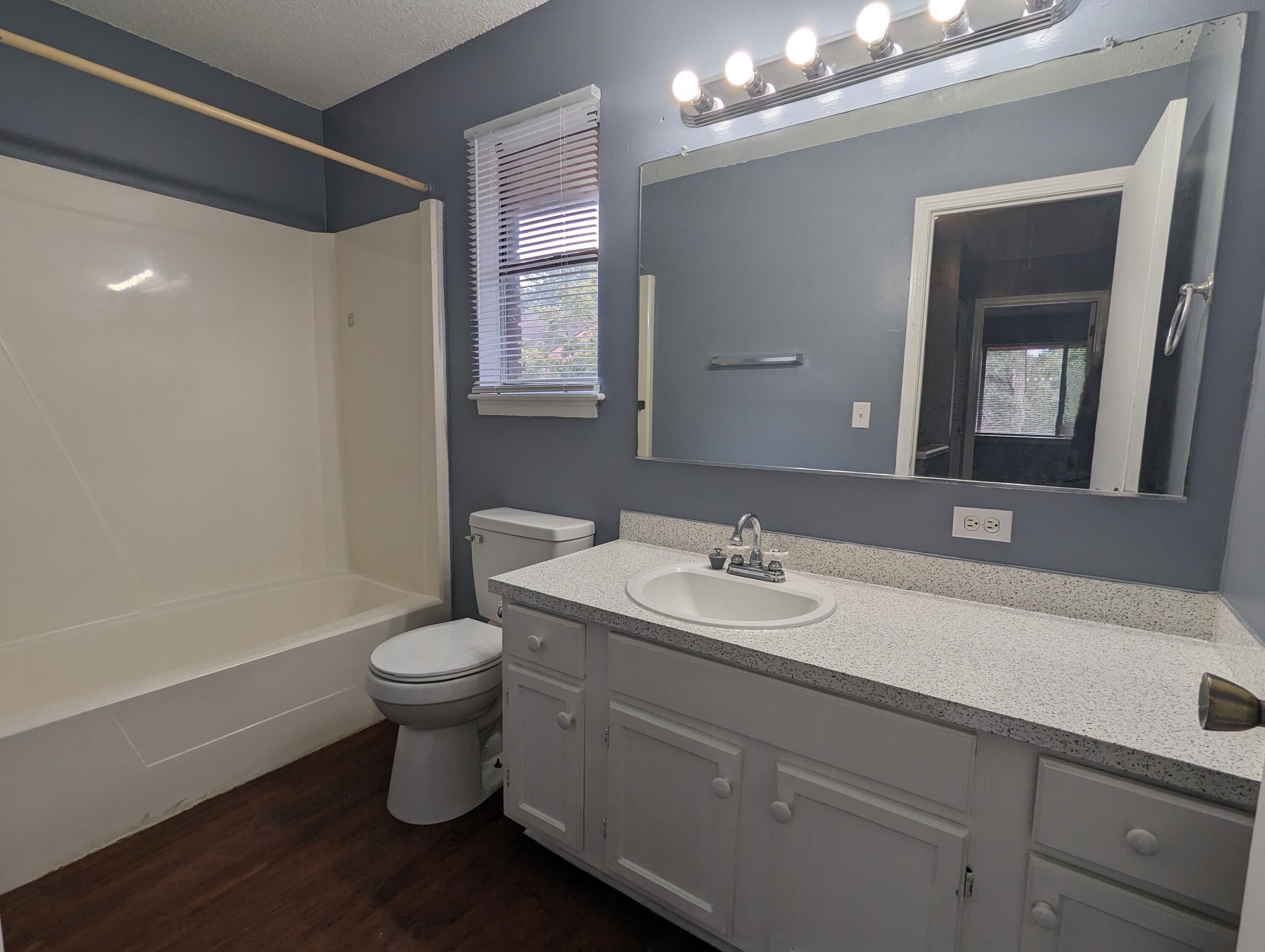 4370 Great Oak Drive North Charleston, SC 29418 - Photo 9 of 24 Upstairs Bath