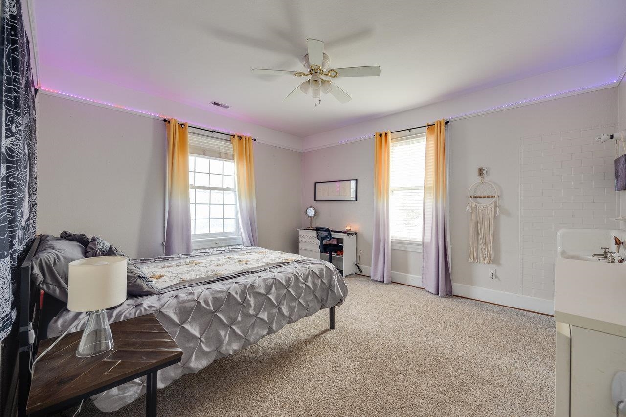 515 Fourth Street Shenandoah, VA 22849 - Photo 25 of 51 a bedroom with a bed and a window