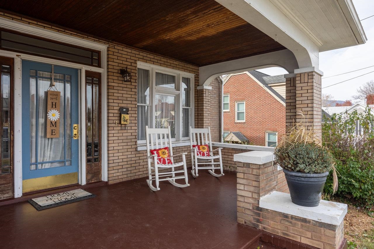 515 Fourth Street Shenandoah, VA 22849 - Photo 3 of 51 a outdoor space with a patio