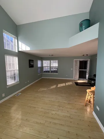 $2,300 | 157 Concord Lane, Unit 157, Carol Stream, IL 60188