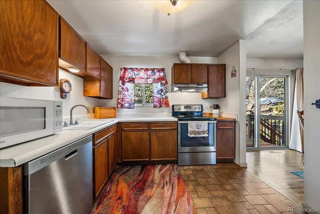 a kitchen that has a lot of cabinets in it