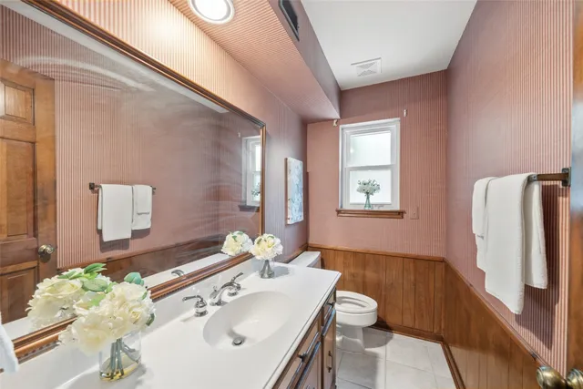 $250,000 | 407 South Rivershire Drive, Conroe, TX 77304