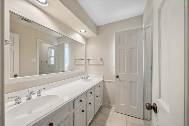 $250,000 | 407 South Rivershire Drive, Conroe, TX 77304