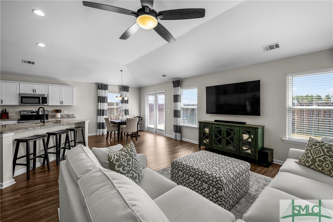 155 Whitehaven Road Savannah, GA 31407 - Photo 9 of 50 Living Area