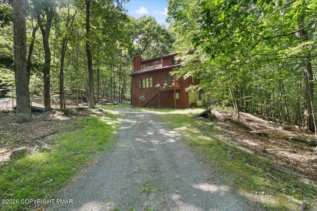 158 Saunders Drive Bushkill, PA 18324 - Photo 3 of 75 3- Driveway