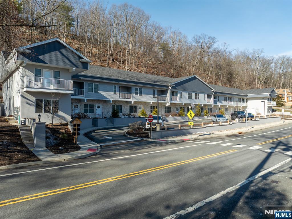 165 Lakeside Road, Unit 8 West Milford, NJ 07421 - Photo 29 of 41