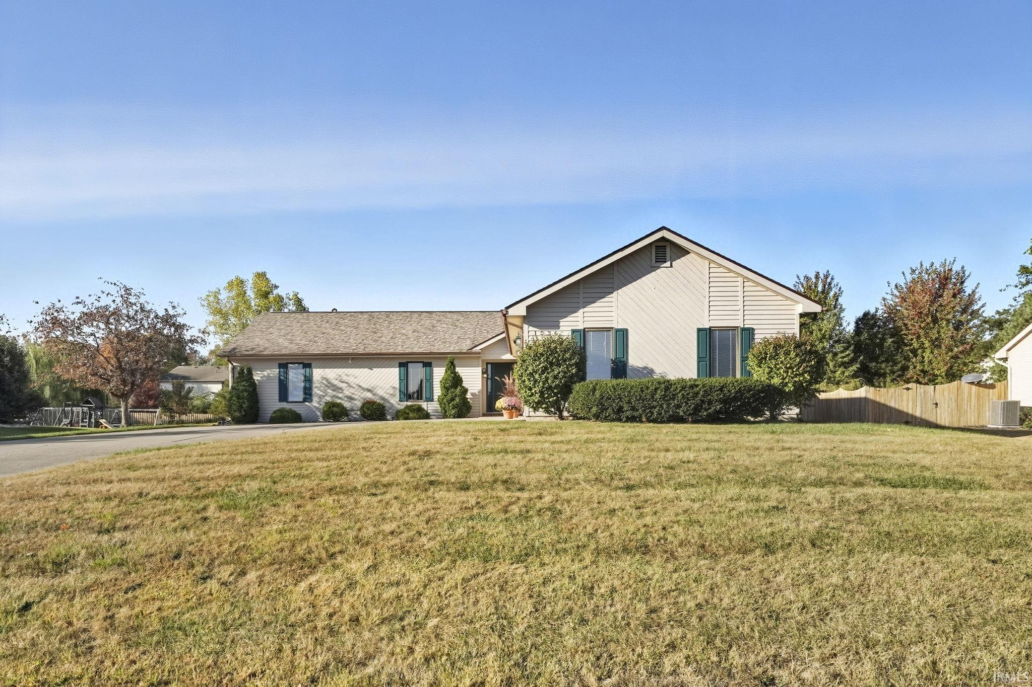 1536 Timberlake Trail Fort Wayne, IN 46804 - Photo 3 of 36