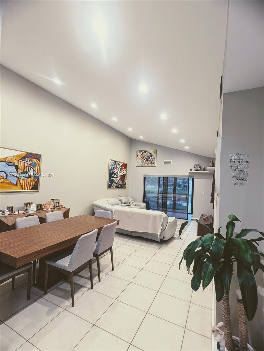 679 Racquet Club Road, Unit 4 Weston, FL 33326 - Photo 3 of 20 Unfurnished