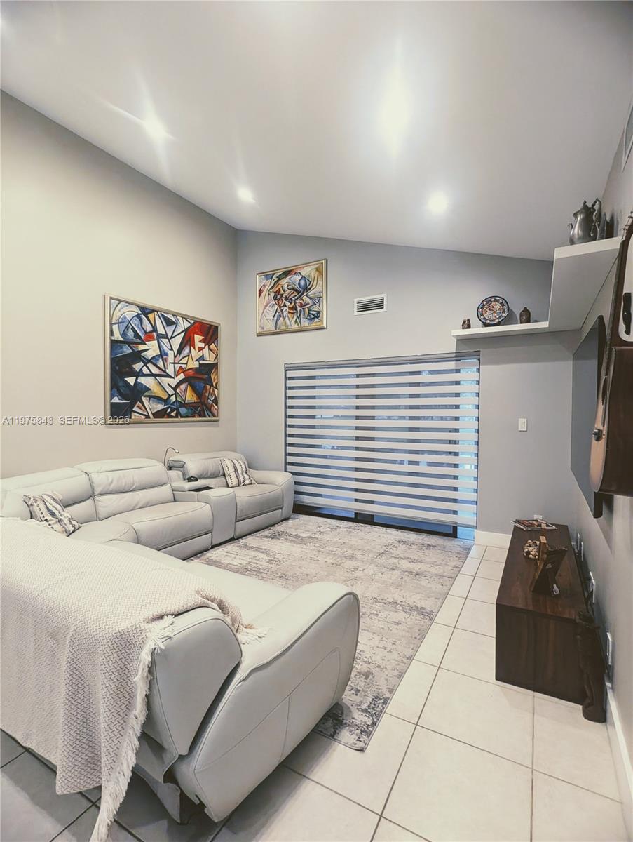 679 Racquet Club Road, Unit 4 Weston, FL 33326 - Photo 4 of 20 Unfurnished