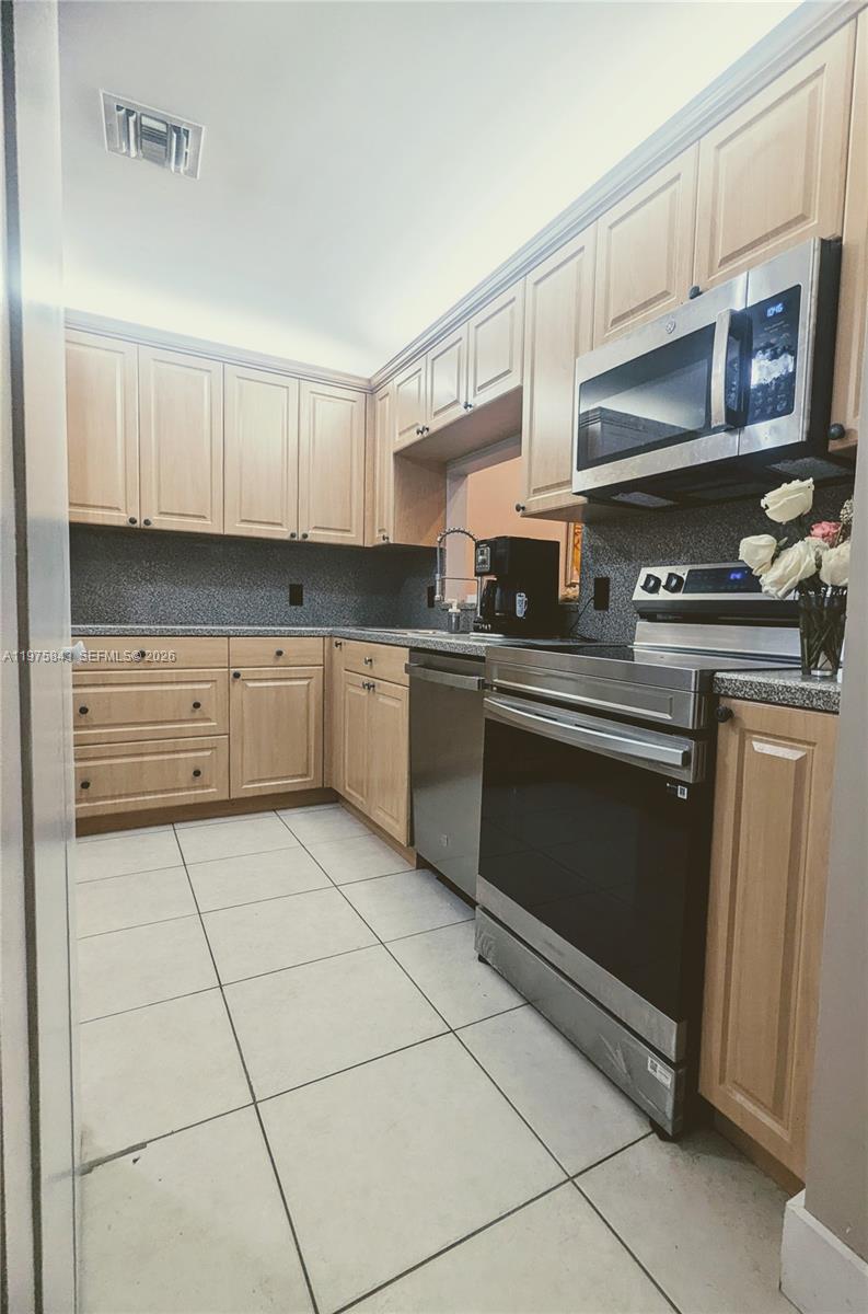 679 Racquet Club Road, Unit 4 Weston, FL 33326 - Photo 7 of 20