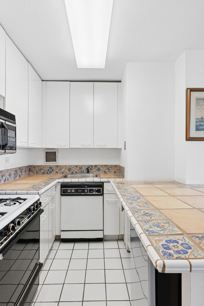 330 East 38th Street, Unit 56H Manhattan, NY 10016 - Photo 4 of 6