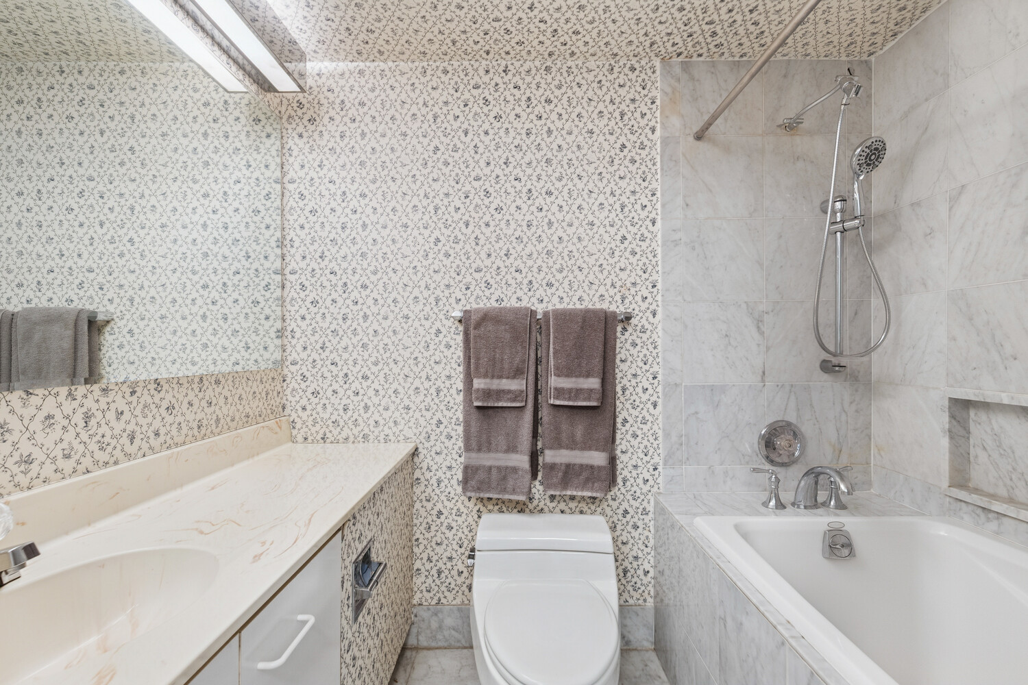 330 East 38th Street, Unit 56H Manhattan, NY 10016 - Photo 5 of 6