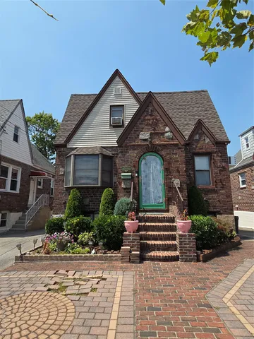 $915,000 | 158-30 96th Street | Old Howard Beach