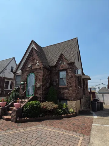 $915,000 | 158-30 96th Street | Old Howard Beach