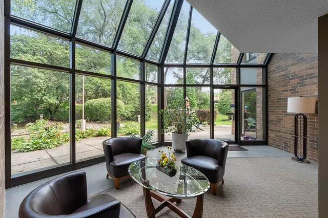 $199,900 | 10 Windsor Court, Unit 102, New Brighton, MN 55112