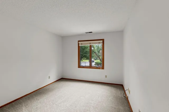 $199,900 | 10 Windsor Court, Unit 102, New Brighton, MN 55112