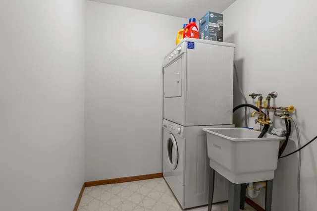 $199,900 | 10 Windsor Court, Unit 102, New Brighton, MN 55112