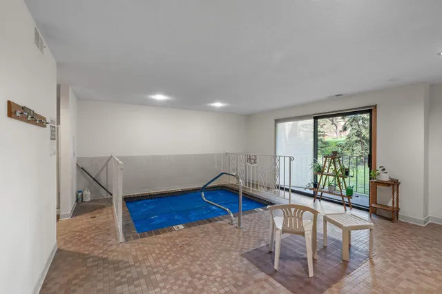 $199,900 | 10 Windsor Court, Unit 102, New Brighton, MN 55112