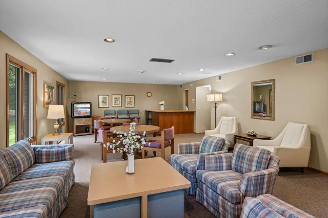 $199,900 | 10 Windsor Court, Unit 102, New Brighton, MN 55112