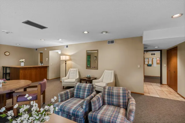 $199,900 | 10 Windsor Court, Unit 102, New Brighton, MN 55112