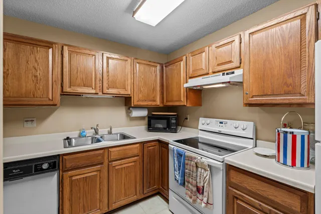 $199,900 | 10 Windsor Court, Unit 102, New Brighton, MN 55112