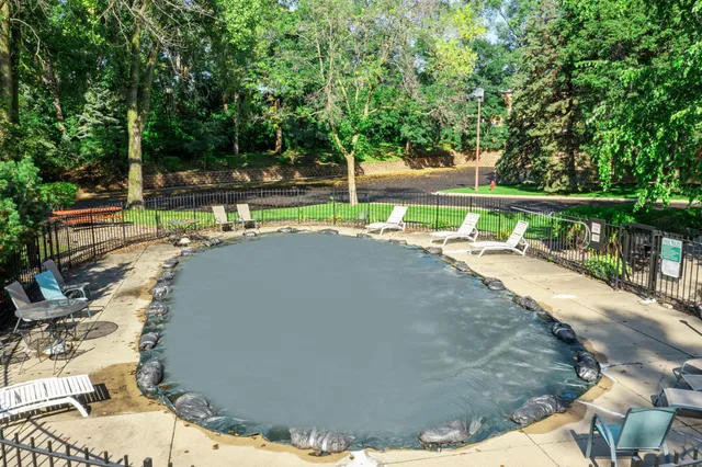 $199,900 | 10 Windsor Court, Unit 102, New Brighton, MN 55112