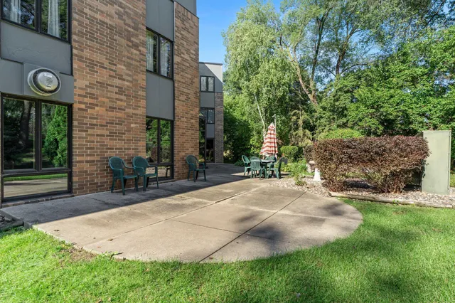 $199,900 | 10 Windsor Court, Unit 102, New Brighton, MN 55112