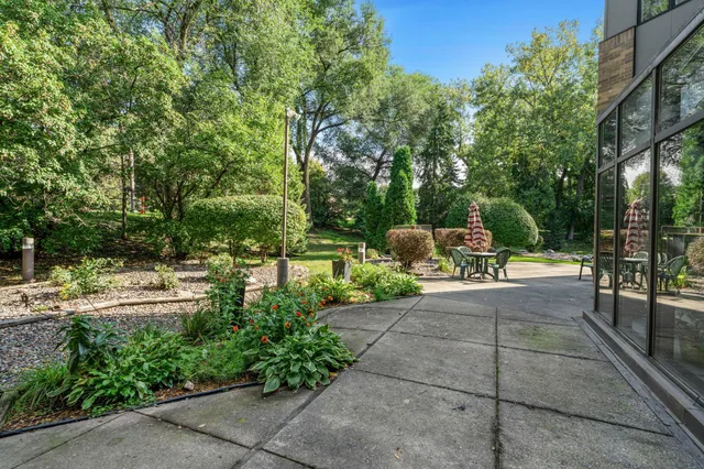 $199,900 | 10 Windsor Court, Unit 102, New Brighton, MN 55112