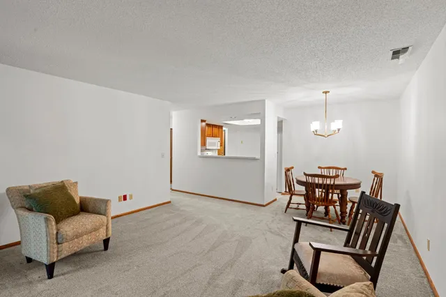 $199,900 | 10 Windsor Court, Unit 102, New Brighton, MN 55112