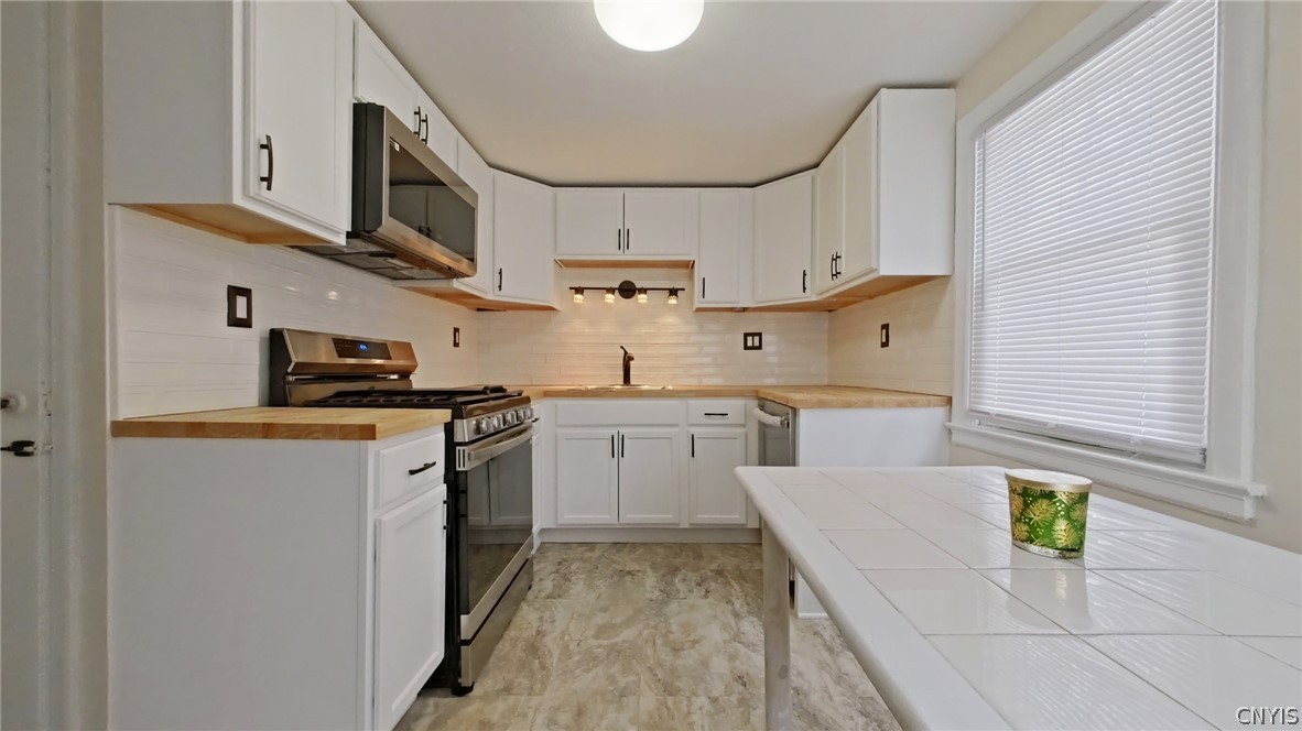 408 Coolidge Road Utica, NY 13502 - Photo 5 of 37