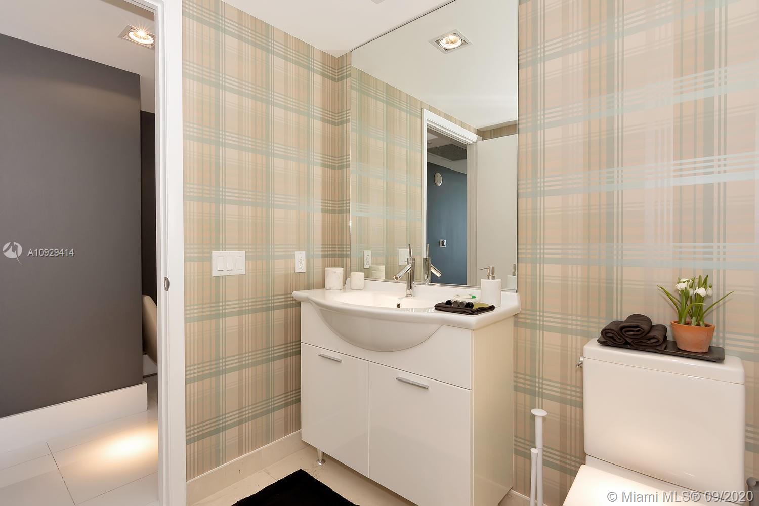 485 Brickell Avenue, Unit 3704 Miami, FL 33131 - Photo 38 of 65