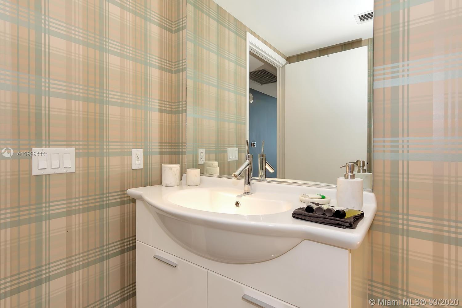 485 Brickell Avenue, Unit 3704 Miami, FL 33131 - Photo 40 of 65