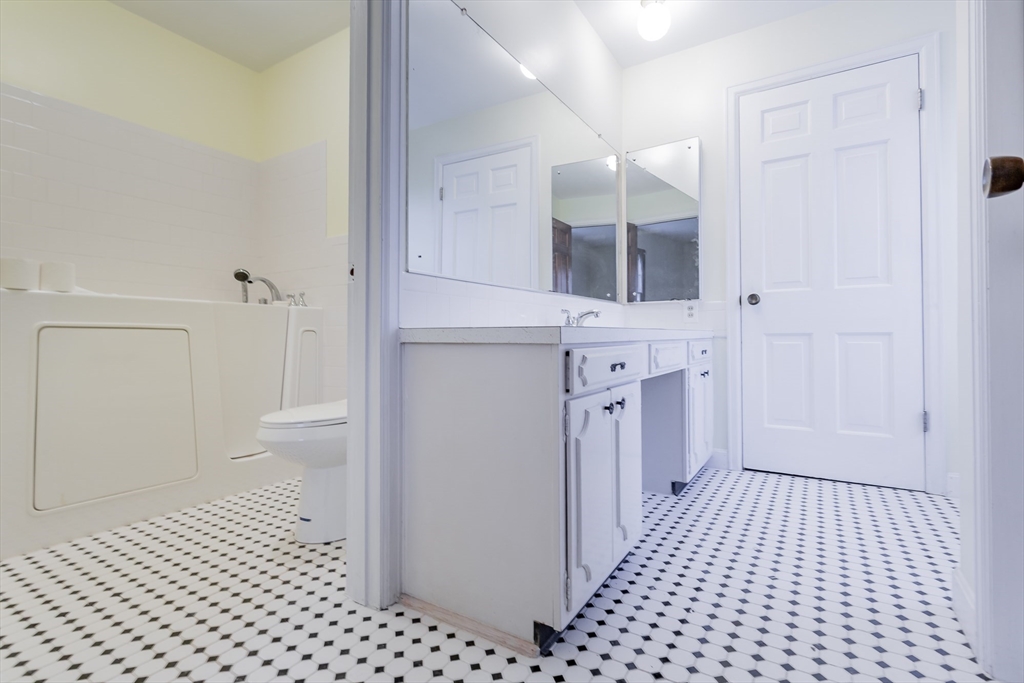 105 Cornhill Road Somerset, MA 02725 - Photo 20 of 38