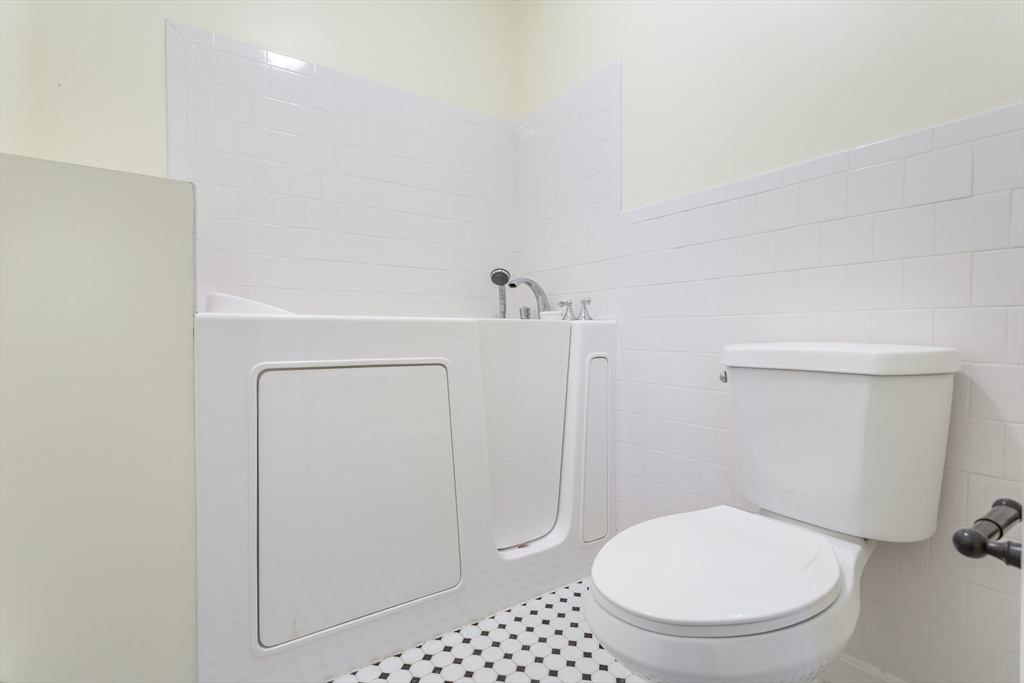 105 Cornhill Road Somerset, MA 02725 - Photo 21 of 38