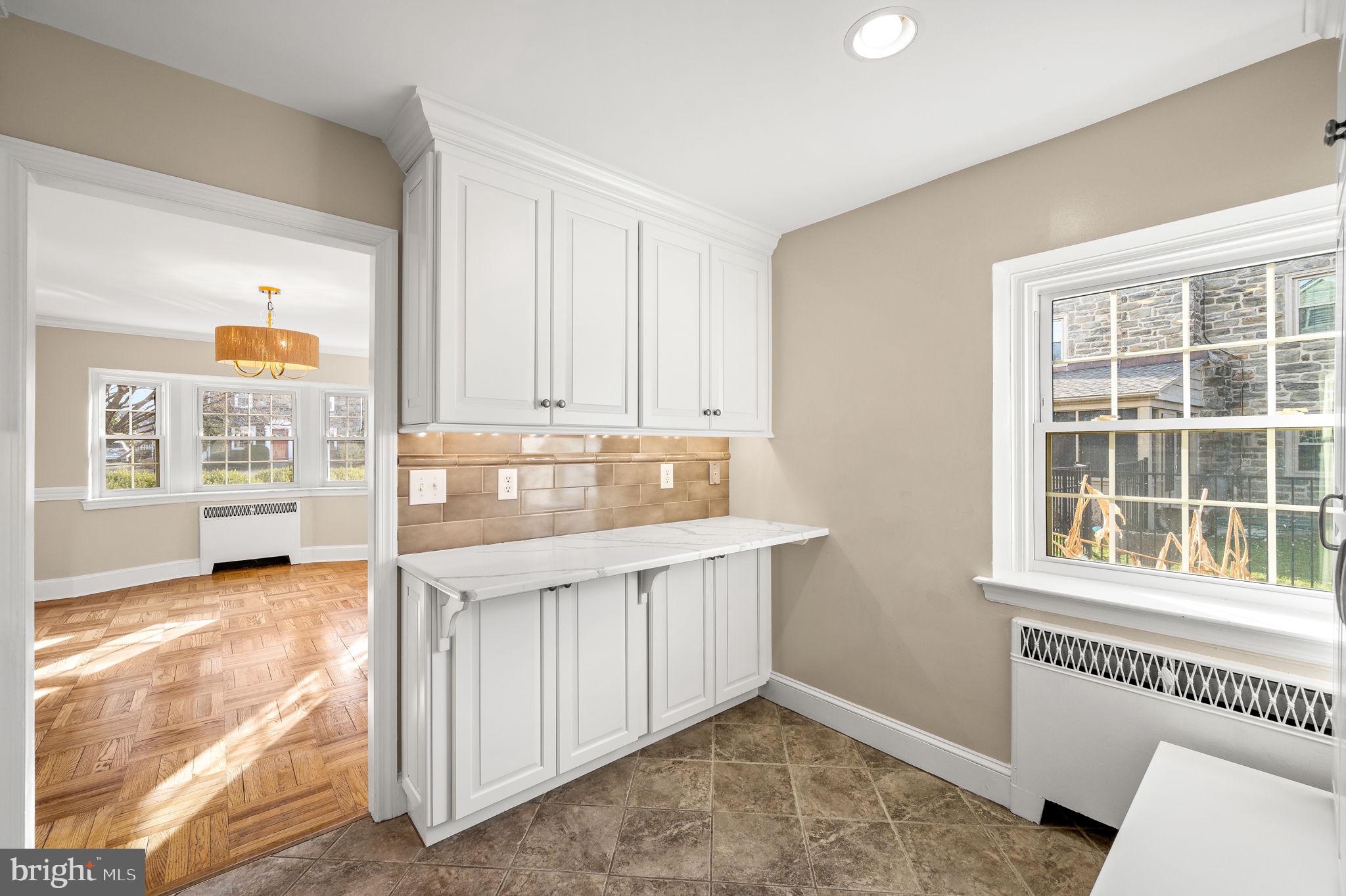 317 Lynbrooke Road Springfield, PA 19064 - Photo 15 of 34 Kitchen with breakfast counter