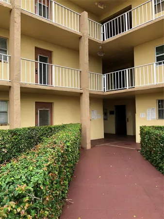 $1,475 | 8590 Sunrise Lakes Boulevard, Unit 106, Sunrise, FL 33322