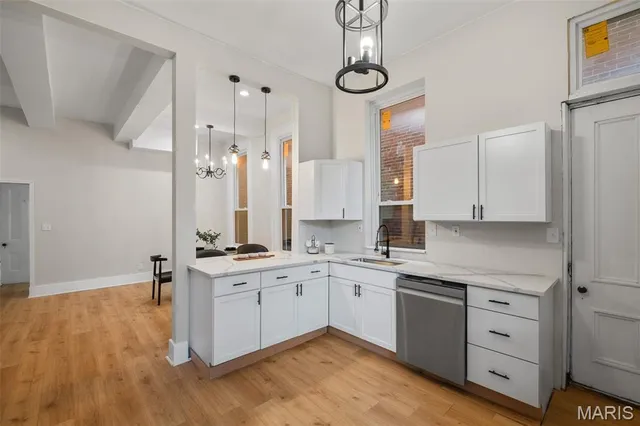 $375,000 | 1725 Oregon Place, St. Louis, MO 63104