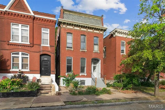 $375,000 | 1725 Oregon Place, St. Louis, MO 63104