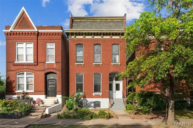 $375,000 | 1725 Oregon Place, St. Louis, MO 63104