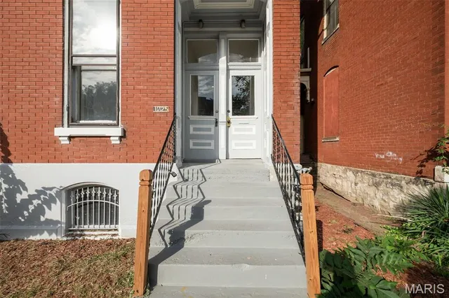 $375,000 | 1725 Oregon Place, St. Louis, MO 63104