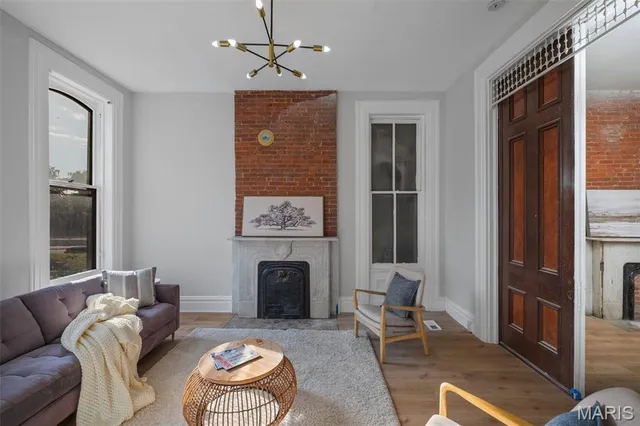 $375,000 | 1725 Oregon Place, St. Louis, MO 63104